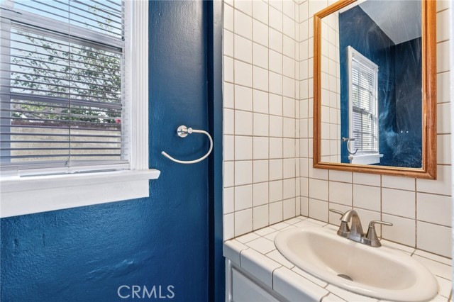 Detail Gallery Image 28 of 34 For 527 S Orchard Dr, Burbank,  CA 91506 - 4 Beds | 1/1 Baths