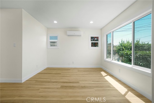 200 N Willow N Avenue, Compton CA: https://media.crmls.org/medias/0b7b45d2-b87b-4a5b-a70b-29802a07f7e2.jpg