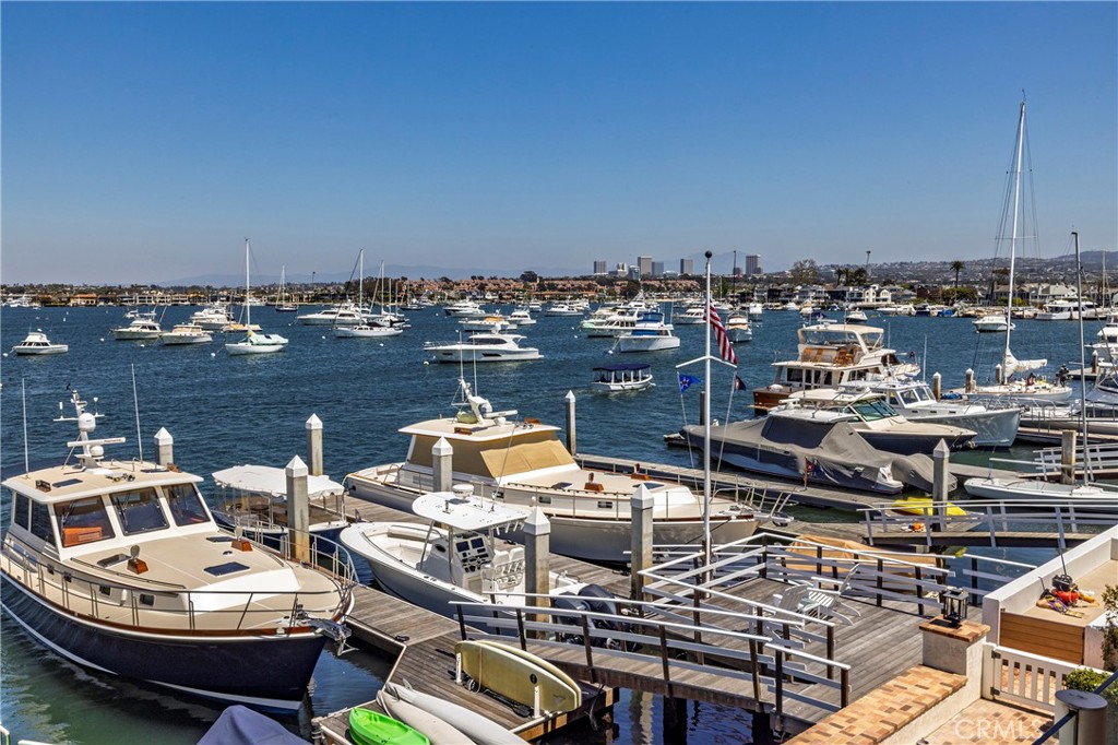 812 W Bay Ave
