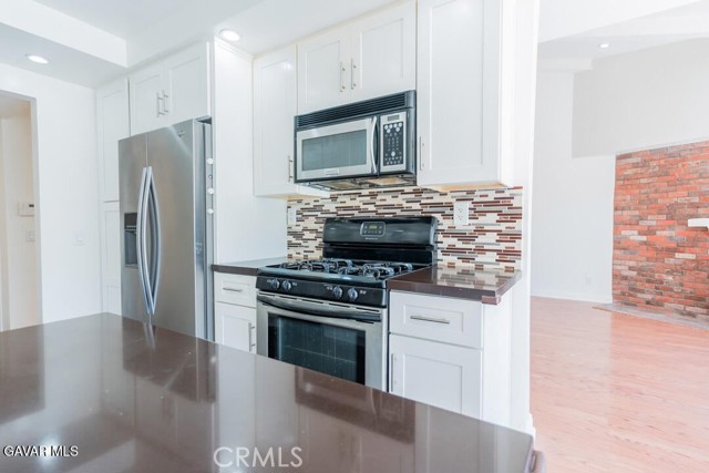 Detail Gallery Image 13 of 42 For 18452 Lemarsh St #48,  Northridge,  CA 91325 - 2 Beds | 3 Baths