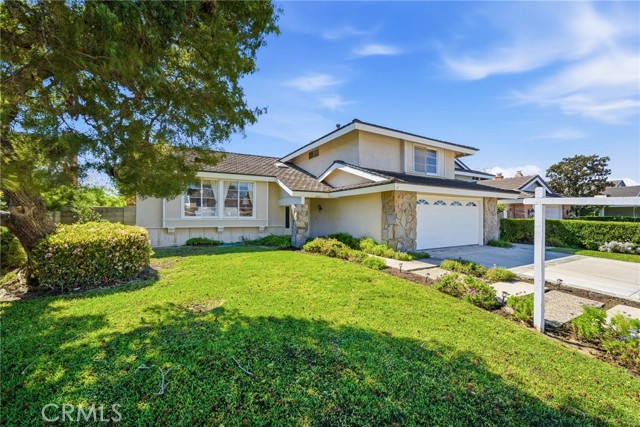 Detail Gallery Image 4 of 11 For 2021 Swan Dr, Costa Mesa,  CA 92626 - 5 Beds | 3 Baths