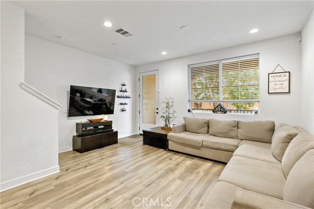 Detail Gallery Image 8 of 29 For 2560 Valentina Way #2,  Commerce,  CA 90040 - 3 Beds | 3 Baths