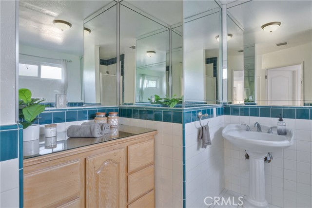 Image 28 of 36 For 22908 Ladeene