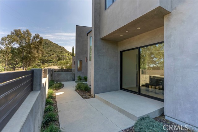 Detail Gallery Image 4 of 42 For 717 Latigo Canyon Rd, Malibu,  CA 90265 - 3 Beds | 3 Baths