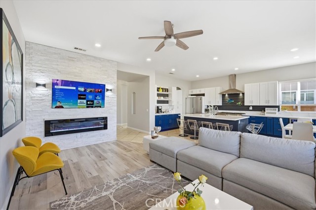 Detail Gallery Image 14 of 54 For 34078 Amici, Temecula,  CA 92592 - 4 Beds | 3/1 Baths