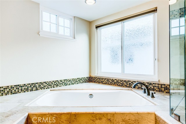 Master Soaking Tub