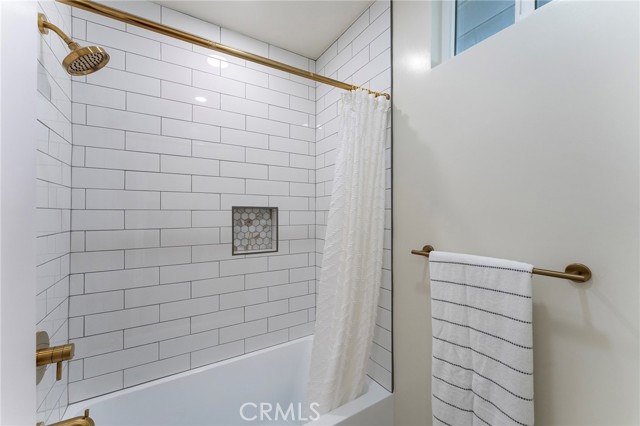 5010 Elmwood Avenue, Los Angeles CA: https://media.crmls.org/medias/0b82cecc-7072-46d1-aa9a-1e798efaf87f.jpg