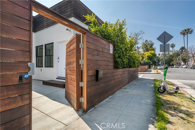 Detail Gallery Image 2 of 47 For 5228 De Longpre Ave, Los Angeles,  CA 90027 - 2 Beds | 2 Baths