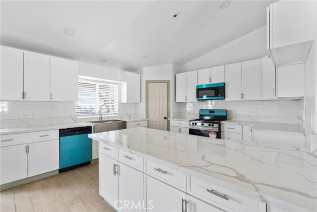 12185 Atsina Road, Phelan CA: https://media.crmls.org/medias/0b834e0b-e0bf-4375-ae6b-dc757dca7253.jpg