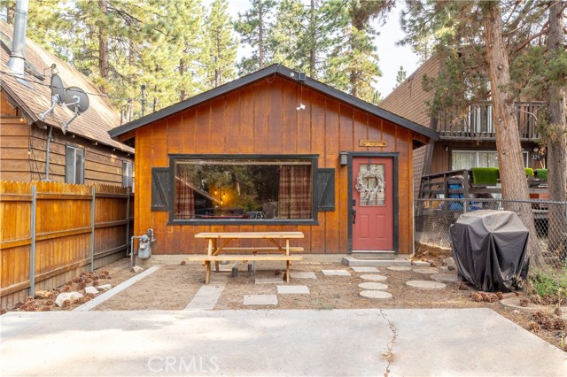 Detail Gallery Image 2 of 12 For 328 E Country Club Bld, Big Bear City,  CA 92314 - 2 Beds | 1 Baths