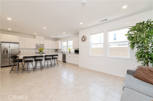 Detail Gallery Image 9 of 42 For 243 Yerba, Irvine,  CA 92618 - 4 Beds | 3/1 Baths