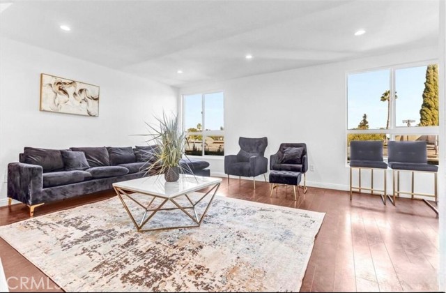 Detail Gallery Image 5 of 20 For 6155 Reseda Blvd #4,  Tarzana,  CA 91335 - 3 Beds | 2 Baths