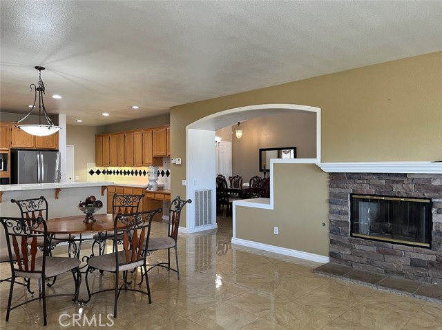 10072 Berkshire Drive, Jurupa Valley CA: https://media.crmls.org/medias/0b863df0-6c64-42d2-aae4-6a29fa2da5cf.jpg