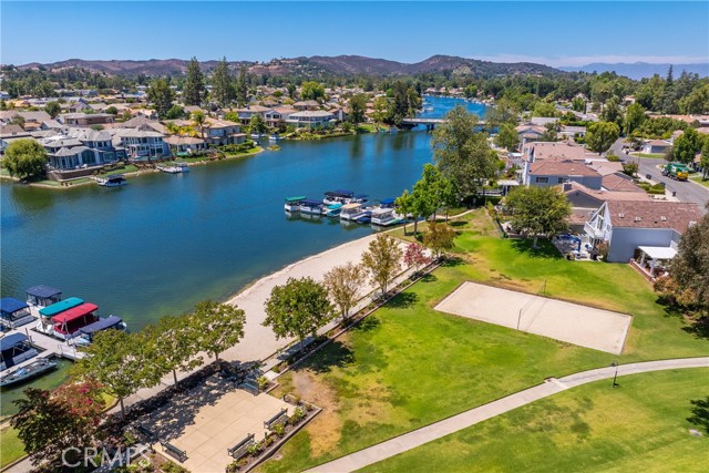 32117 Beachlake Lane, Westlake Village CA: https://media.crmls.org/medias/0b86e29f-f18d-44cd-8227-49abd1df2bfd.jpg