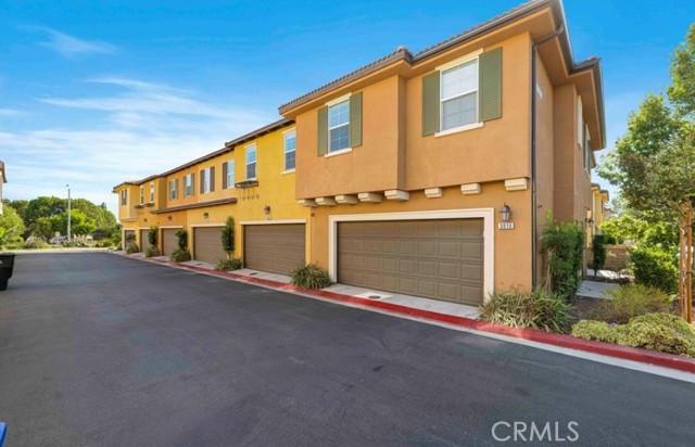 Detail Gallery Image 2 of 47 For 3008 E via Fiano, Ontario,  CA 91764 - 3 Beds | 2/1 Baths