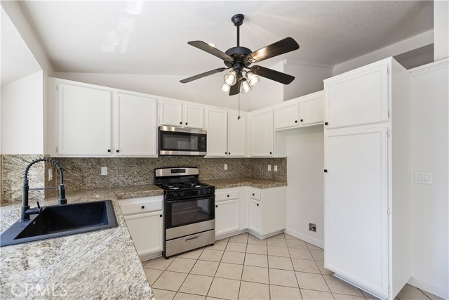 24185 Rimview Road, Moreno Valley CA: https://media.crmls.org/medias/0b8962b7-6887-41e8-a9e6-08a800c84aa4.jpg