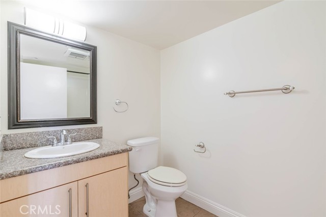 Detail Gallery Image 12 of 17 For 1466 Tamarind Ave #103,  Los Angeles,  CA 90028 - 2 Beds | 2 Baths