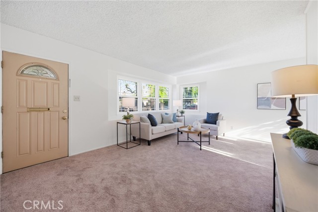 Detail Gallery Image 6 of 31 For 10826 Blucher, Granada Hills,  CA 91344 - 3 Beds | 2 Baths