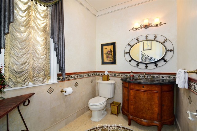 Detail Gallery Image 28 of 73 For 18933 La Montana Pl, Tarzana,  CA 91356 - 7 Beds | 6/1 Baths