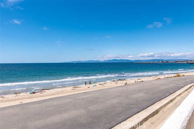 565 Esplanade, Redondo Beach, California 90277, 1 Bedroom Bedrooms, ,Residential,Sold,Esplanade,SB21248131