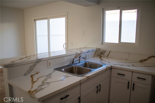 347 N Eucalyptus Avenue, Rialto CA: https://media.crmls.org/medias/0b8d15ff-19cb-4343-9c3f-f497cd650ac4.jpg