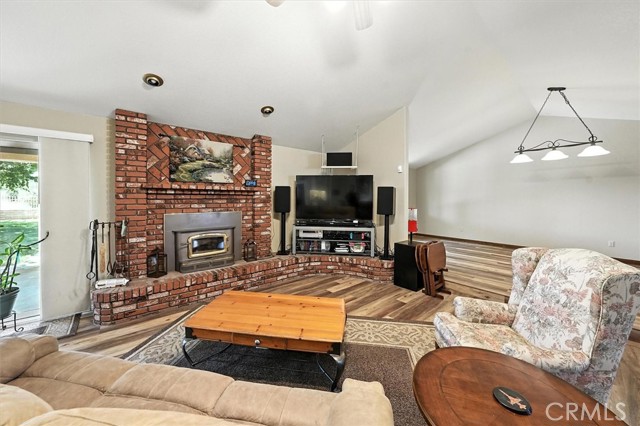 2056 W Avenue O, Palmdale CA: https://media.crmls.org/medias/0b8e1e39-626e-4563-ad59-a1cbf6105253.jpg
