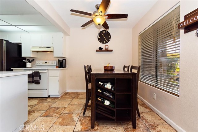 Detail Gallery Image 8 of 31 For 1555 Border Ave #B,  Corona,  CA 92882 - 2 Beds | 1 Baths