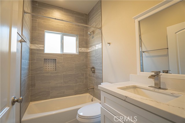9246 Cedros Avenue, Panorama City CA: https://media.crmls.org/medias/0b8ef3d8-eade-4f5d-939d-3bb82ca8bd34.jpg