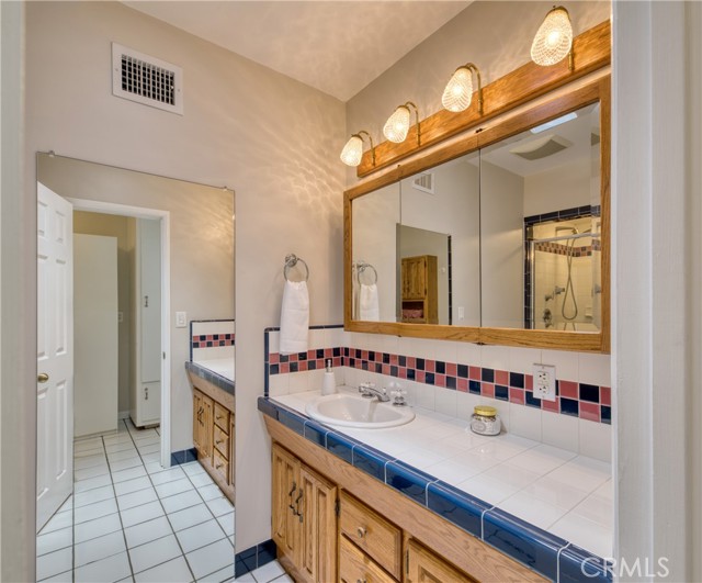 430 N Canyon Boulevard, Monrovia CA: https://media.crmls.org/medias/0b8f1c6a-a53f-40ea-8316-8903e7593e2a.jpg