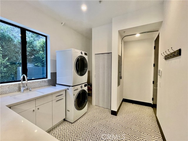 Detail Gallery Image 18 of 42 For 1319 Sunset Plaza Dr, Los Angeles,  CA 90069 - 4 Beds | 4/1 Baths