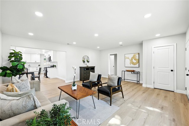 9533 Paramount Boulevard, Downey CA: https://media.crmls.org/medias/0b8f8a1c-631b-42fb-b2c5-d4cd565aec61.jpg