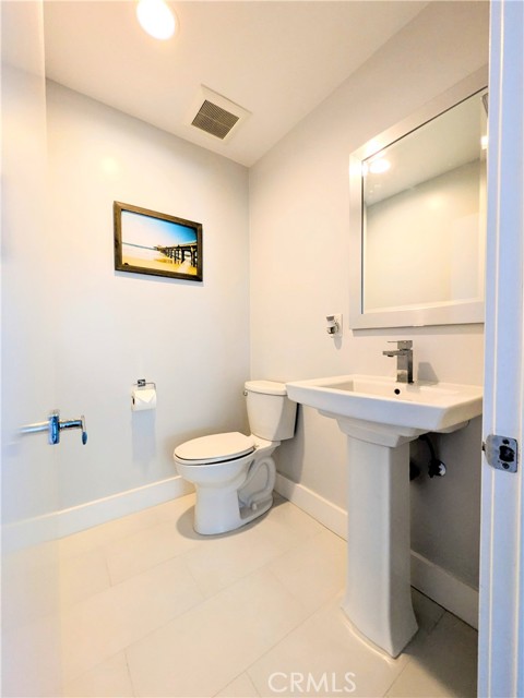 Detail Gallery Image 13 of 17 For 20291 Bancroft Cir, Huntington Beach,  CA 92646 - 4 Beds | 2/1 Baths