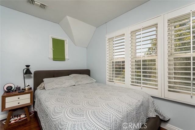 1967 Hilldale Drive, La Canada Flintridge CA: https://media.crmls.org/medias/0b9248ab-cdb8-4d5c-a2ec-d1b76ce9483b.jpg
