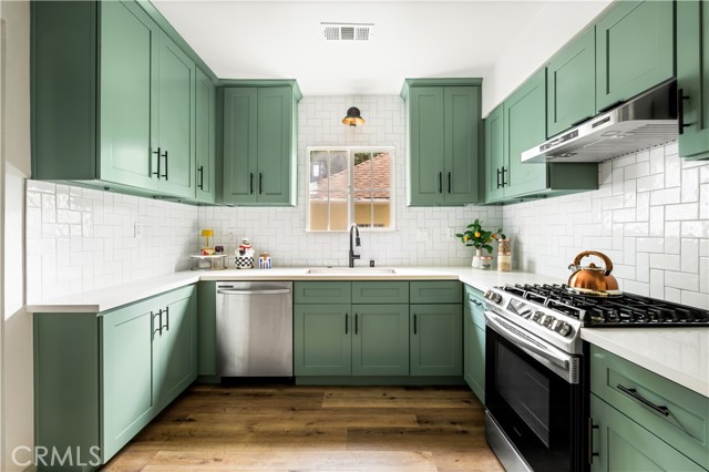 1030 Echo Park Avenue, Los Angeles CA: https://media.crmls.org/medias/0b9427a8-fa57-430a-810c-728d7db7e018.jpg