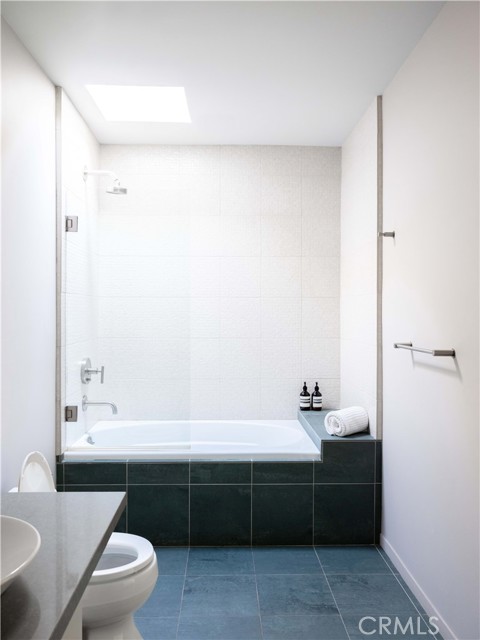 2420 Bowmont Drive, Beverly Hills CA: https://media.crmls.org/medias/0b94af7b-a8b1-4765-bb91-e9450449794e.jpg