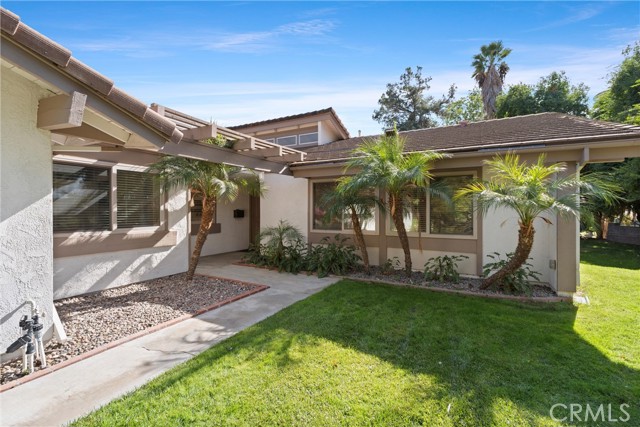 5552 Via Dos Cerros, Riverside CA: https://media.crmls.org/medias/0b94d808-1a0d-4faa-974b-7c6f2b47f5db.jpg