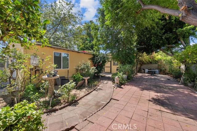 11744 Welby Way, North Hollywood CA: https://media.crmls.org/medias/0b94eb35-9dd5-4cf5-aaa0-0fd5ff406c94.jpg