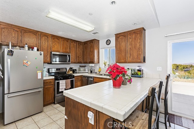 Detail Gallery Image 8 of 22 For 32776 Zircon Rd, Lucerne Valley,  CA 92356 - 3 Beds | 2 Baths