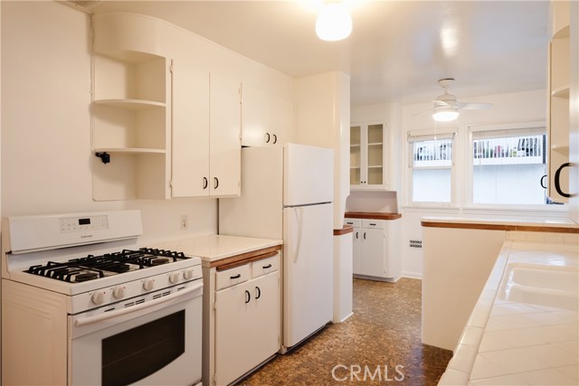 204 38th Street, Manhattan Beach, California 90266, 3 Bedrooms Bedrooms, ,2 BathroomsBathrooms,Residential,Sold,38th,SB22047945
