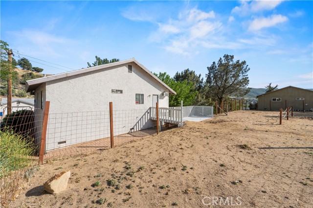 43323 LOOKABOUT RD, Lake Hughes CA: https://media.crmls.org/medias/0b9553d4-4797-4df6-af62-1047295fb447.jpg