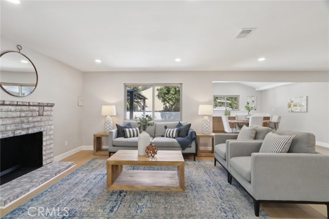 15631 Harvest Street, Granada Hills CA: https://media.crmls.org/medias/0b95fe7f-88d5-4895-8866-f8b3c6064cfb.jpg