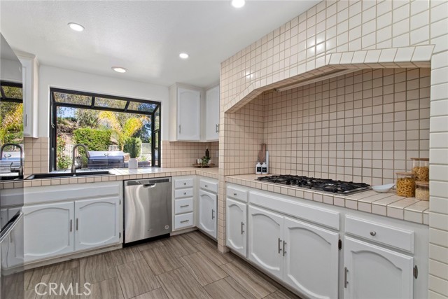 Detail Gallery Image 18 of 73 For 25546 Hardy Pl, Stevenson Ranch,  CA 91381 - 4 Beds | 3 Baths