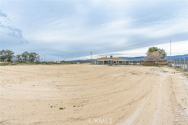 Detail Gallery Image 11 of 50 For 46334 Alamosa, Newberry Springs,  CA 92365 - 4 Beds | 3 Baths