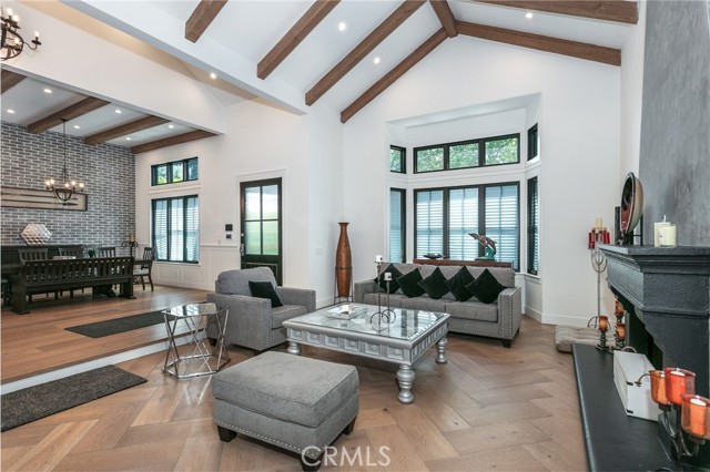 5225 Topeka Drive, Tarzana CA: https://media.crmls.org/medias/0b97499d-8d5f-43e1-b21a-931e8e492eb6.jpg