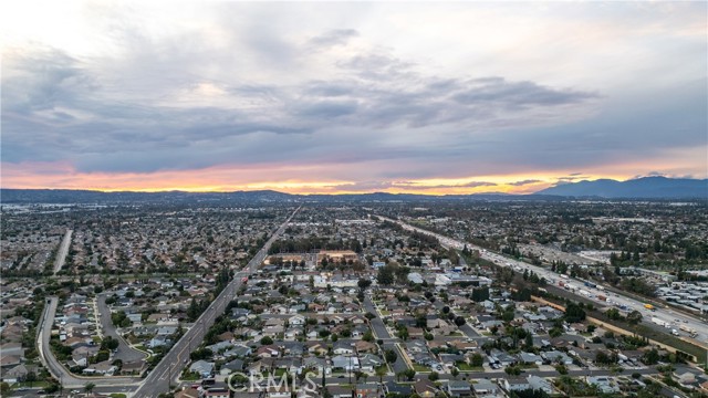 554 E Fairfield Court, Ontario CA: https://media.crmls.org/medias/0b975b7a-df0c-48ab-ad4b-f25b1a9dab83.jpg