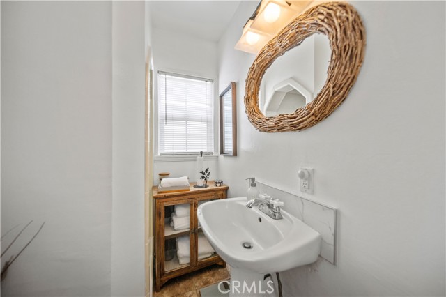 Detail Gallery Image 32 of 43 For 9804 Haas Ave, Los Angeles,  CA 90047 - 3 Beds | 2 Baths