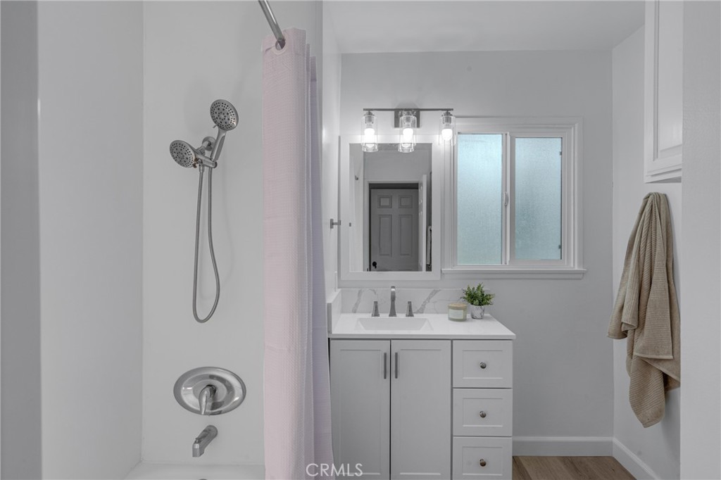 https://media.crmls.org/medias/0b978f64-3eb9-4f4b-b2ec-59bd55185db7.jpg?preset=X-Large