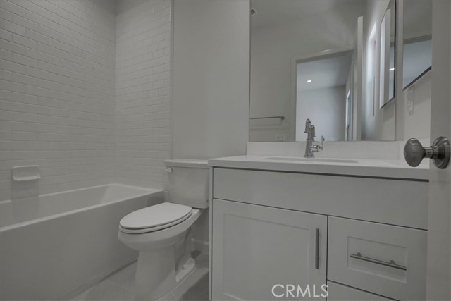 228 Birdseye, Irvine CA: https://media.crmls.org/medias/0b97bd8a-5822-4a46-ab02-31edc70967a2.jpg