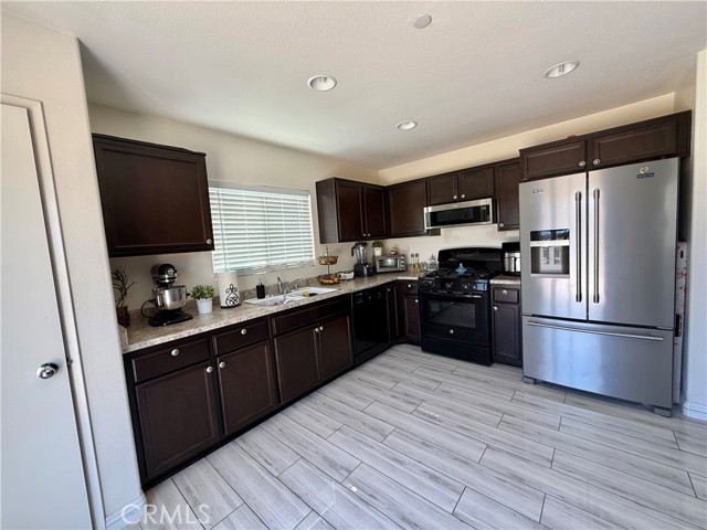 Detail Gallery Image 10 of 29 For 14155 Sun Valley, Adelanto,  CA 92301 - 3 Beds | 2/1 Baths