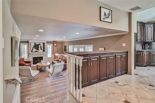 Detail Gallery Image 25 of 74 For 17141 Superior St, Northridge,  CA 91325 - 6 Beds | 4 Baths